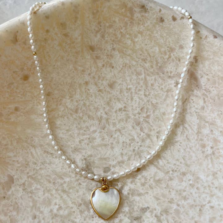 Amore Marmorhänge i Hjärtform för Alla Hjärtans Dag Halsband för wholesale av House of Olia