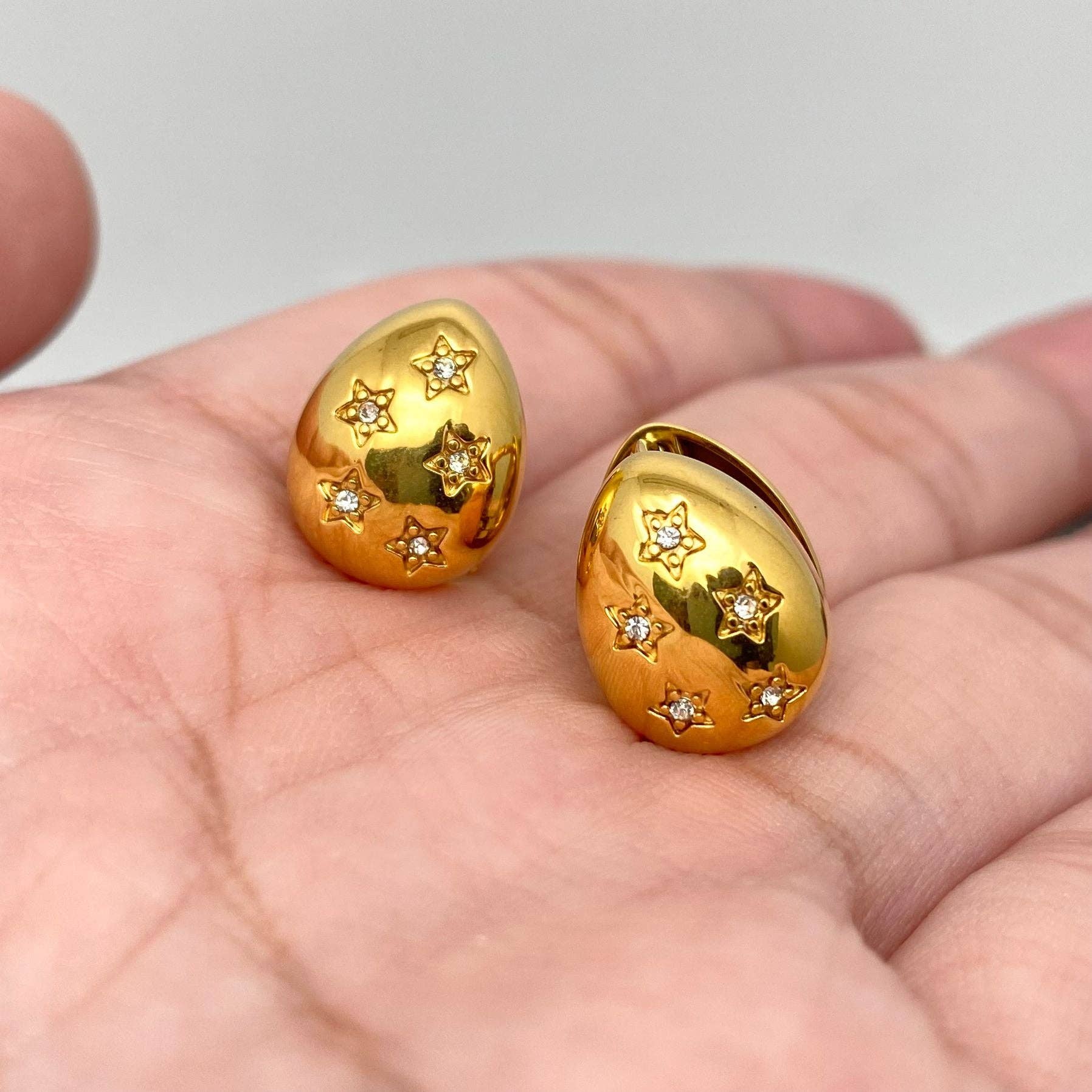 Mio Queena - Wholesale Stud/Post Earrings - Colored CZ Star 18K Golden Shiny Drop Stud Earings - FGS0