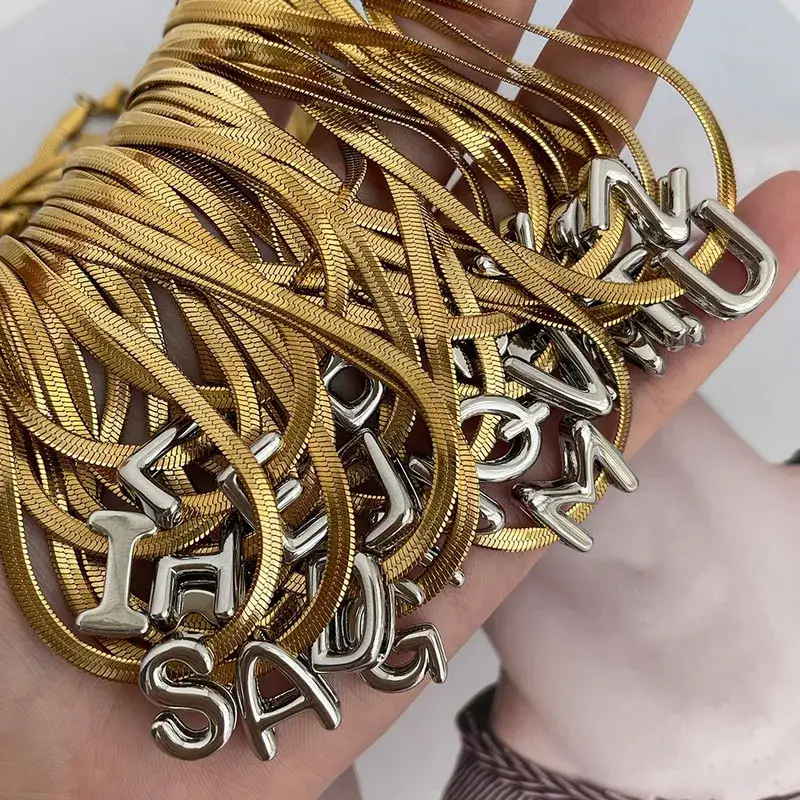 Sweet Cherry Sky – Engroshandel Halskæde med vedhæng – Initiale Halskæde Slangekæde med Initial Vedhæng Smykker0