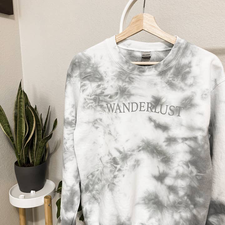 Sweat Tie Dye Wanderlust pour la vente par Amy Designs & Co