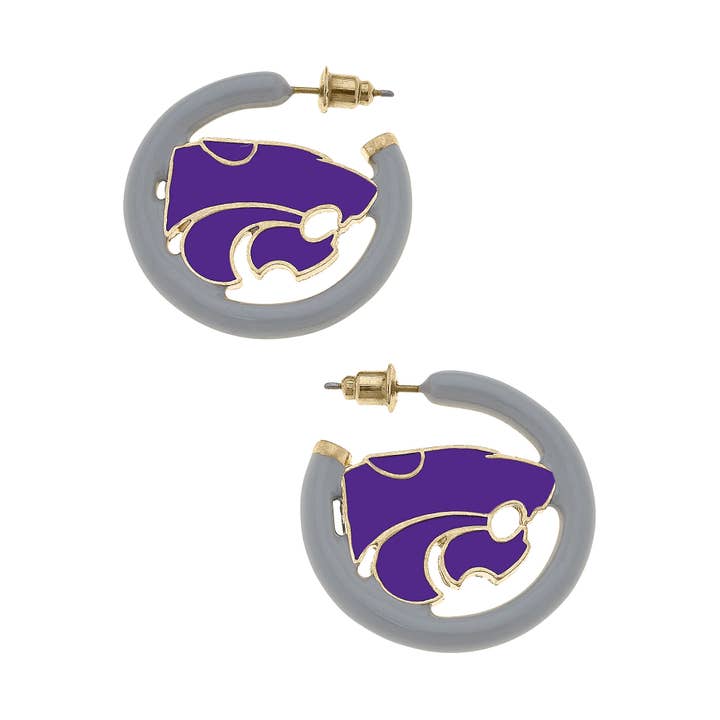 Boucles d'oreilles à logo en émail Wildcats de Kansas State en mauve/gris pour la vente par Canvas Style