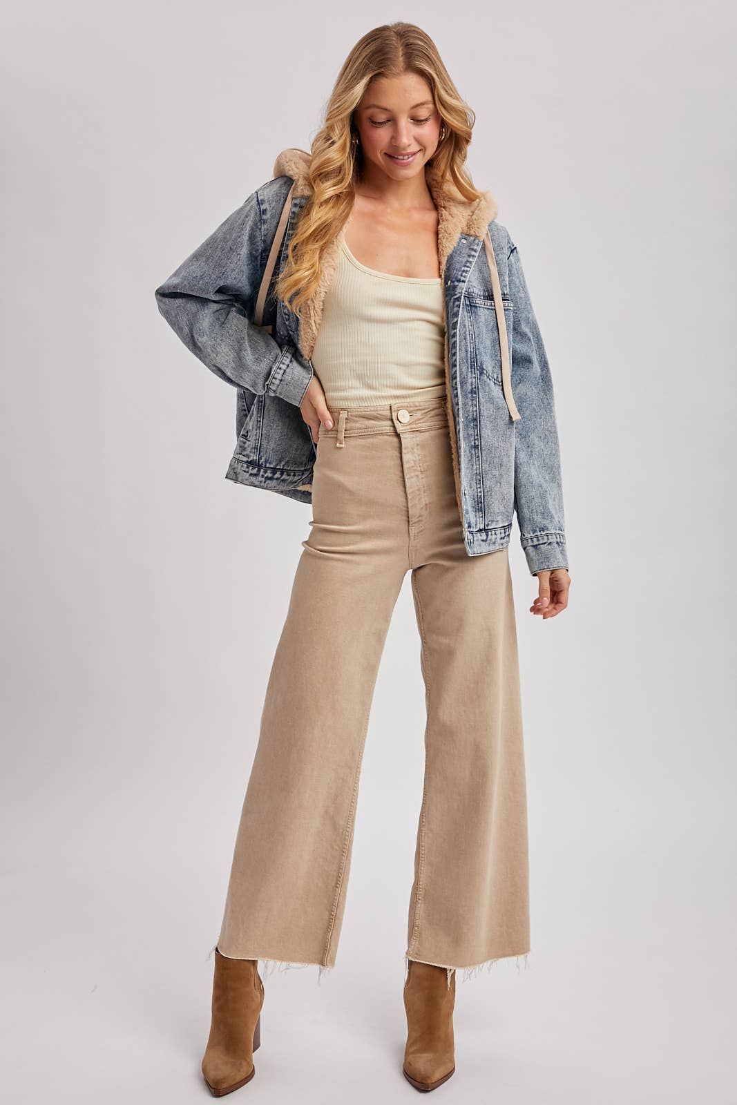 Bluivy – Casaco de ganga - Mulher por atacado – CASACO DE GANGA COM CAPUZ DE PELO SINTÉTICO E BOTÕES18