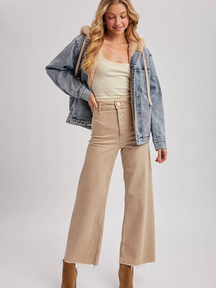 Bluivy – wholesale Jeansjackor – Dam – Knäppt jeansjacka med fuskpäls och huva18