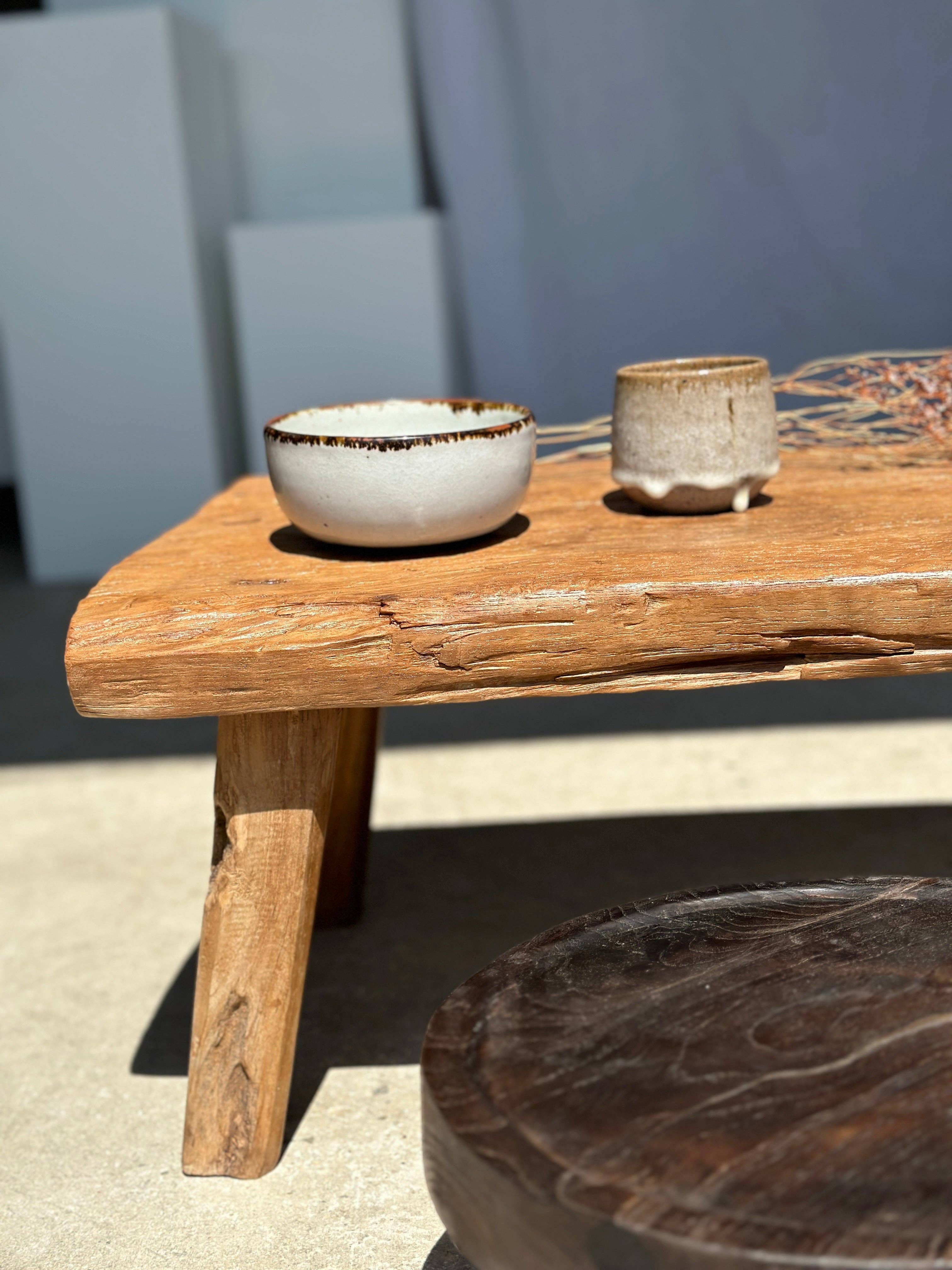 Office Objets – Großhandel Beistelltisch – Kleiner leichter Couchtisch aus hellem Teakholz mit vier Beinen H: 30 L: 63,5 B: 40 cm73