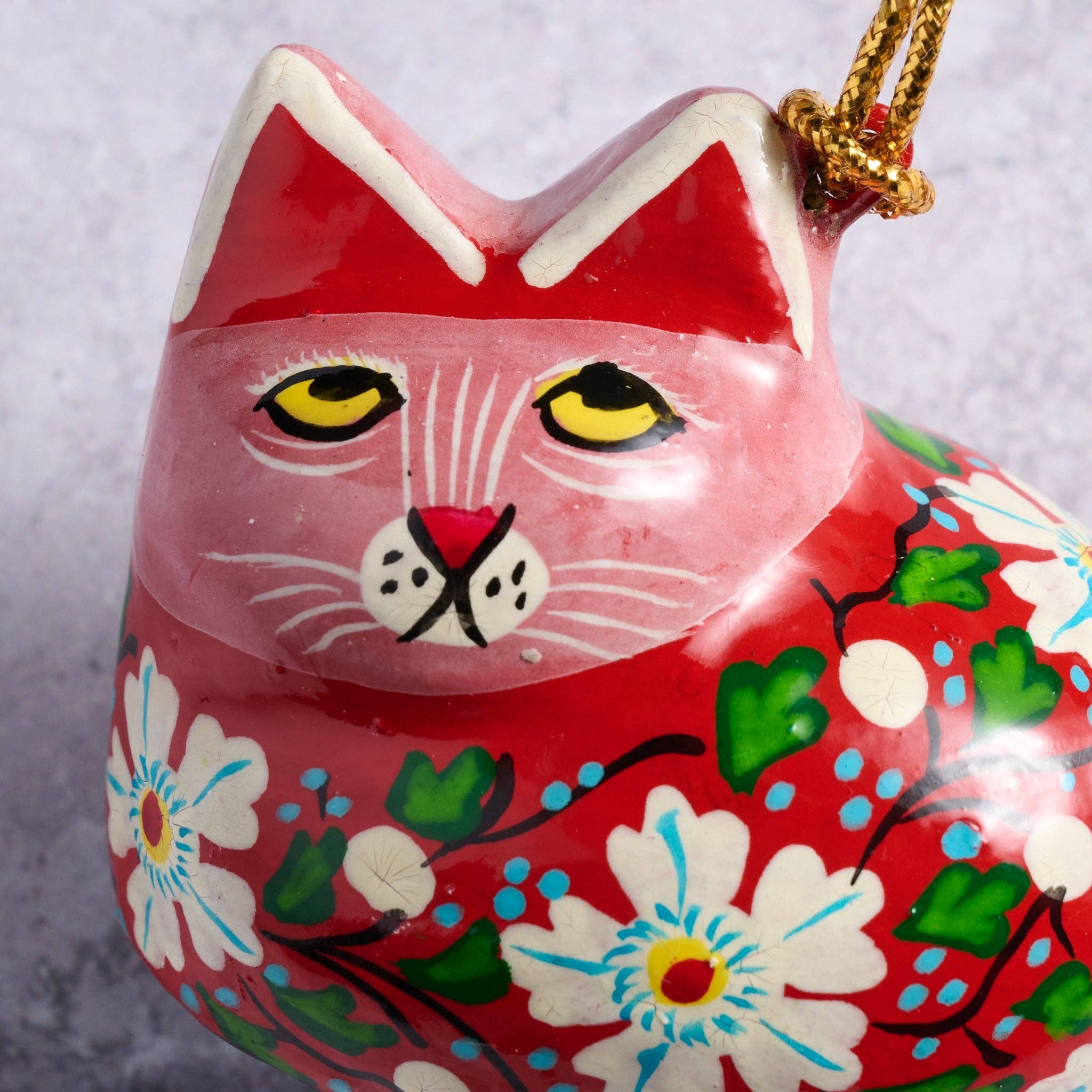 Ten Thousand Villages - Vente Objets de décoration - Ornement en papier mâché de chat floral peint1