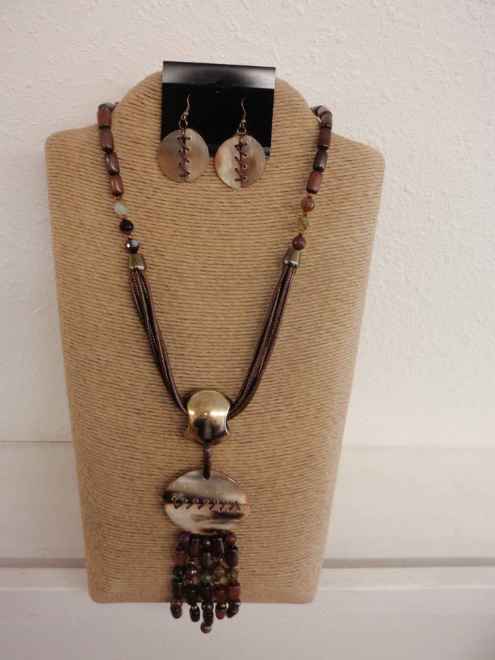 BROWN COPPER TONE BURI WITH GOLD METAL AND HORN WITH DANGLIN for wholesale by International Duru's