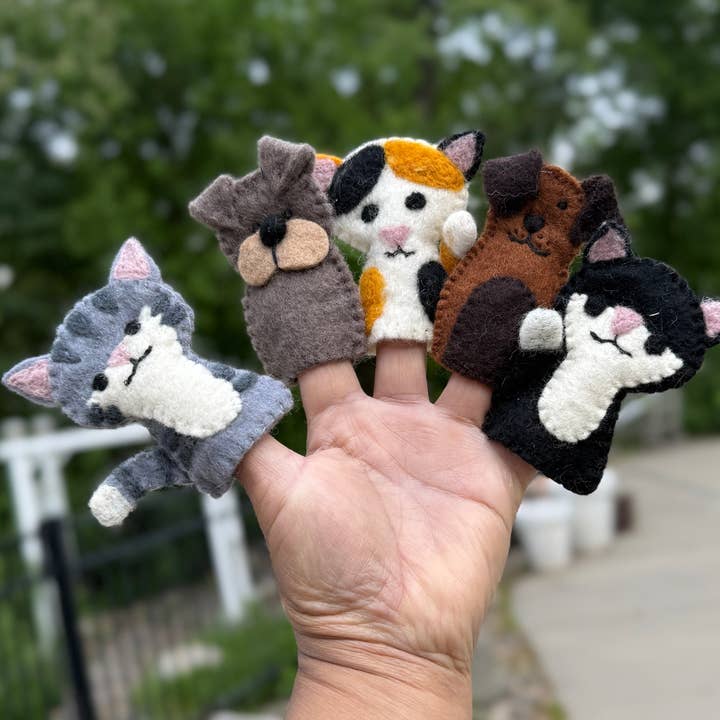 Finger Puppets, Cats & Dogs, Farm Animals Set of 5 pcs and other Purchase Wholesale vetement à l'unité. Free Returns & Net 60 Terms on Faire trending on Faire.