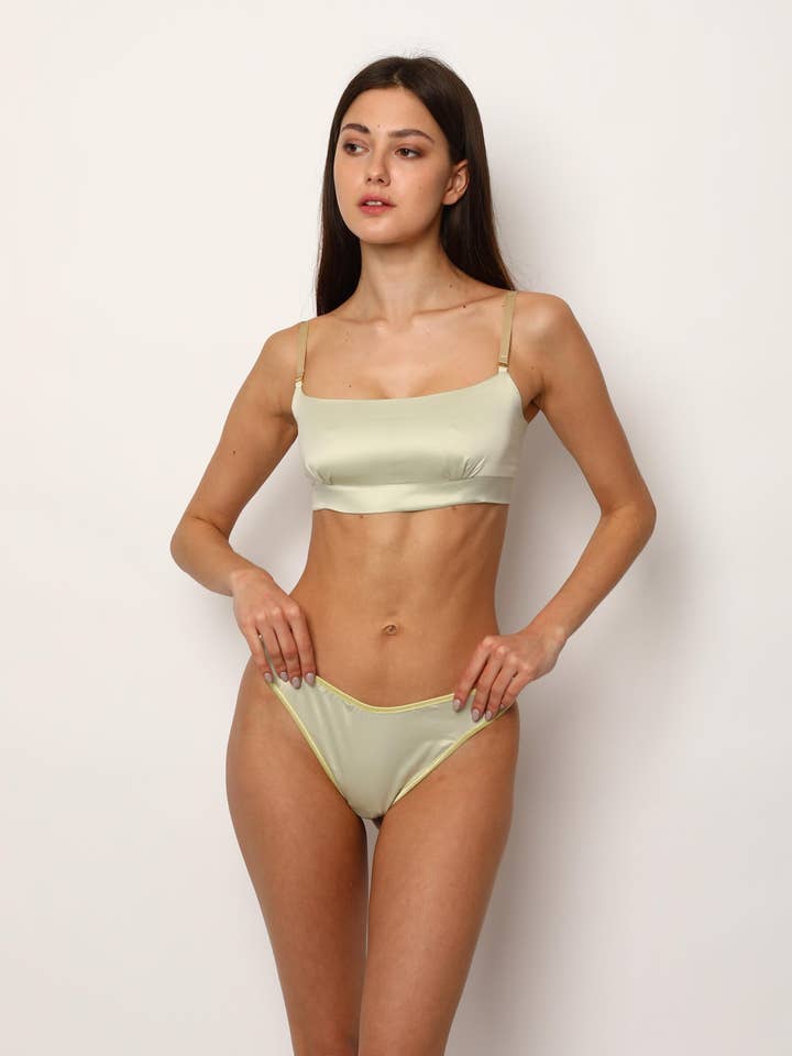La Musa Pistaziencreme-Dessous-Set aus Satin für den Großhandel von La Musa