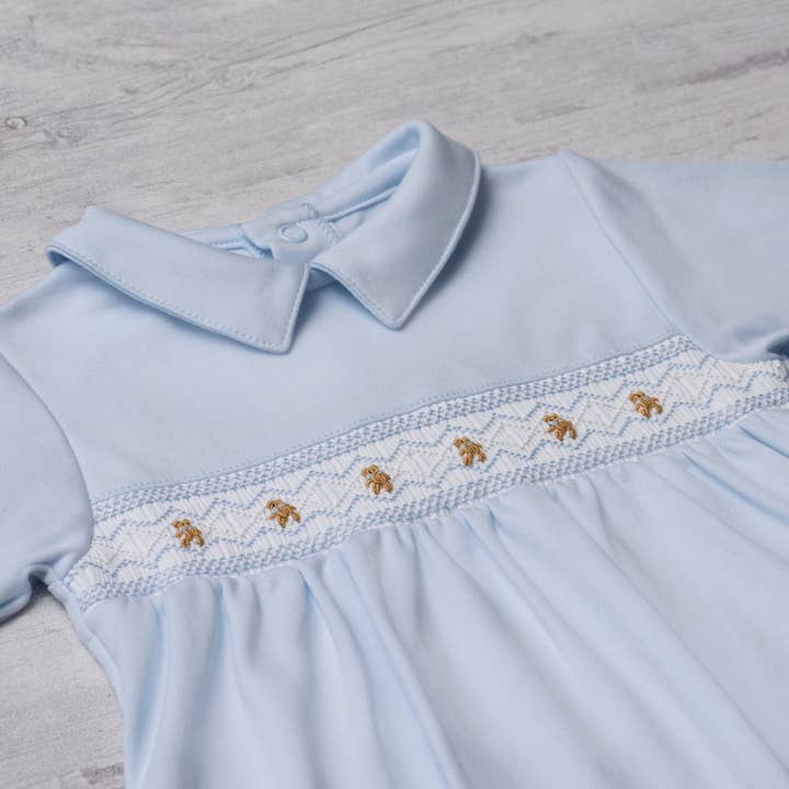 Tuta da bambino Bears in blue smocked per la vendita all'ingrosso da parte di Almudena Baby