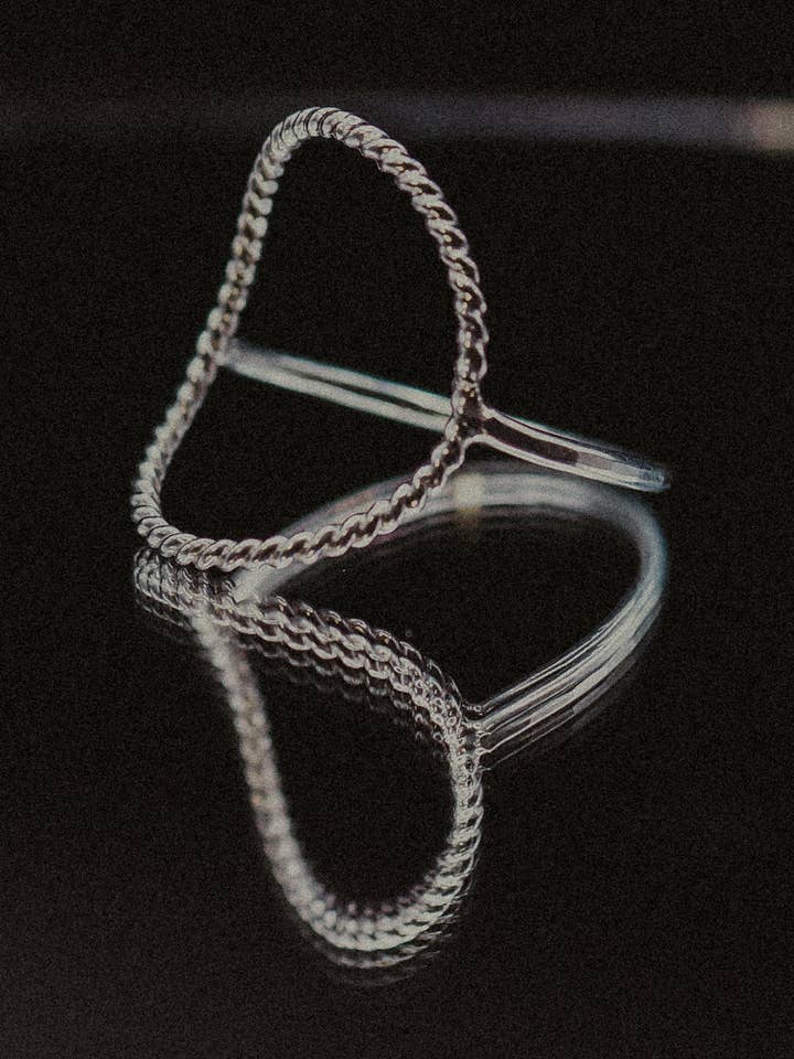 Anillo Twist Circle, Plata de Ley para venta al por mayor de Hannah Naomi