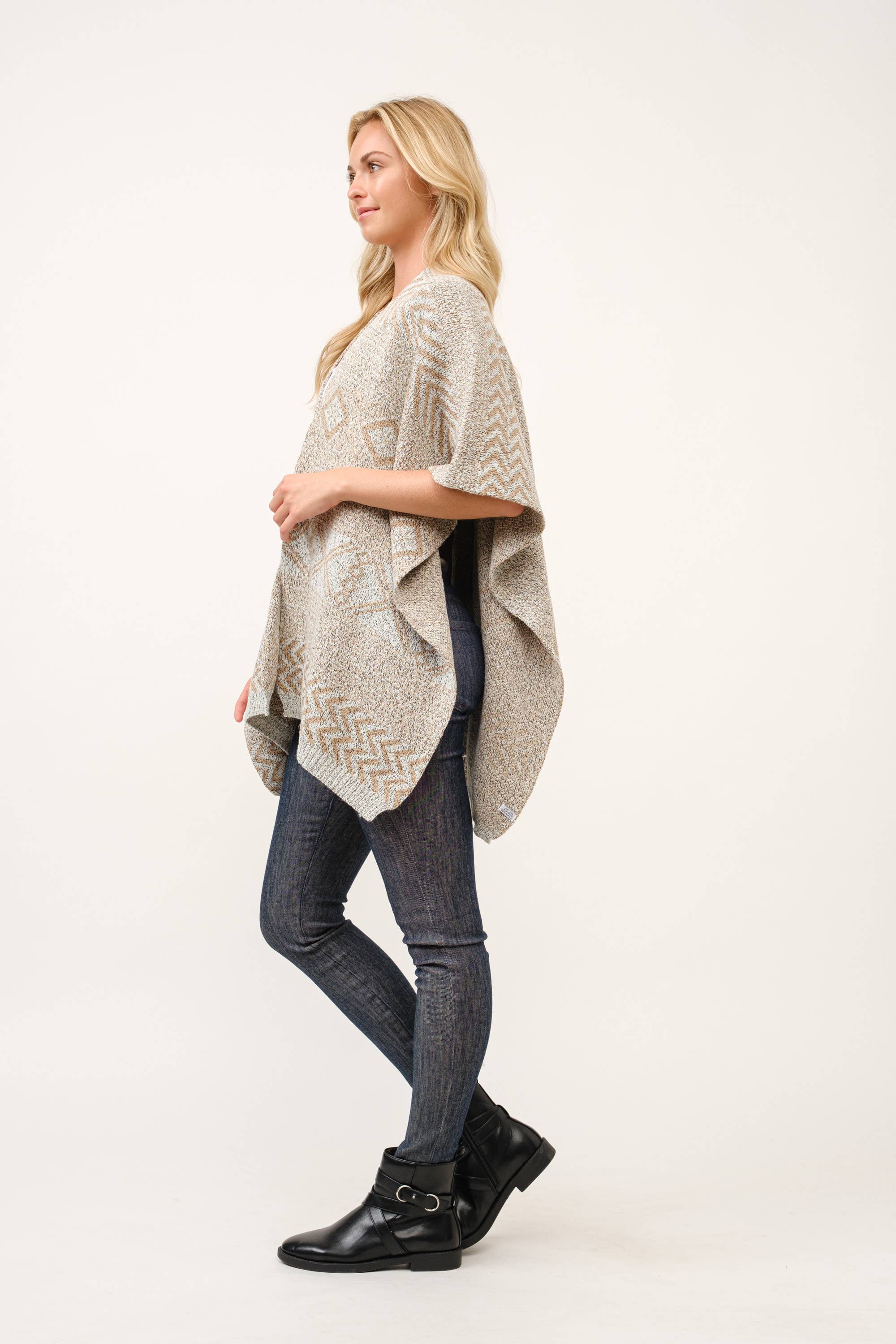 Raj Trading & Imports (USA) Inc. - Wholesale Poncho - Dames - Lori ruana met Azteekse print en wikkelstijl1