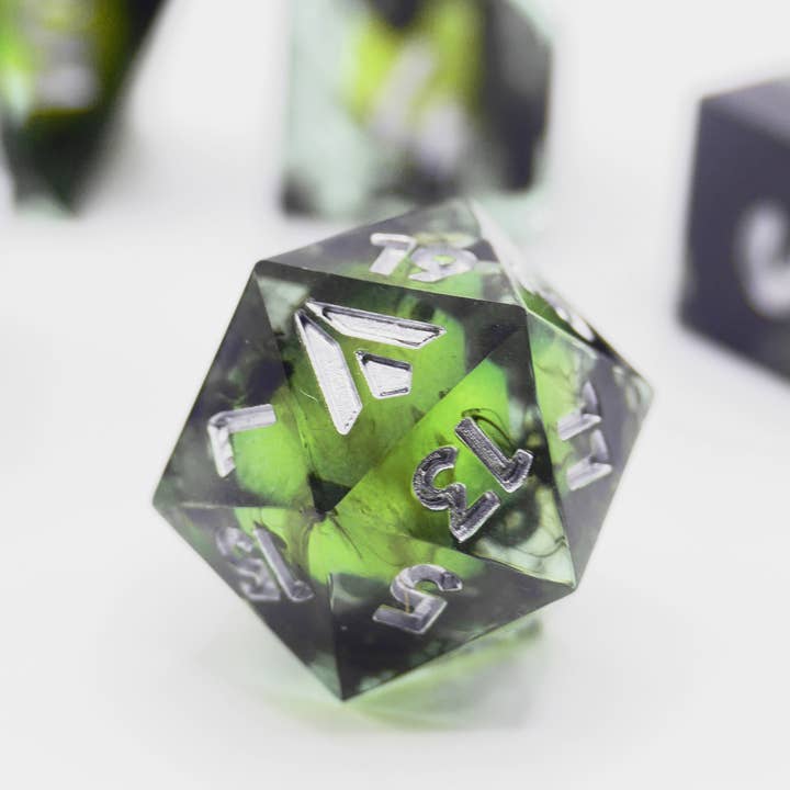 SET DE DÉS - PIERRE PHOSPHORESCENTE - THE FALLEN pour la vente par SPACE DELIRIUM