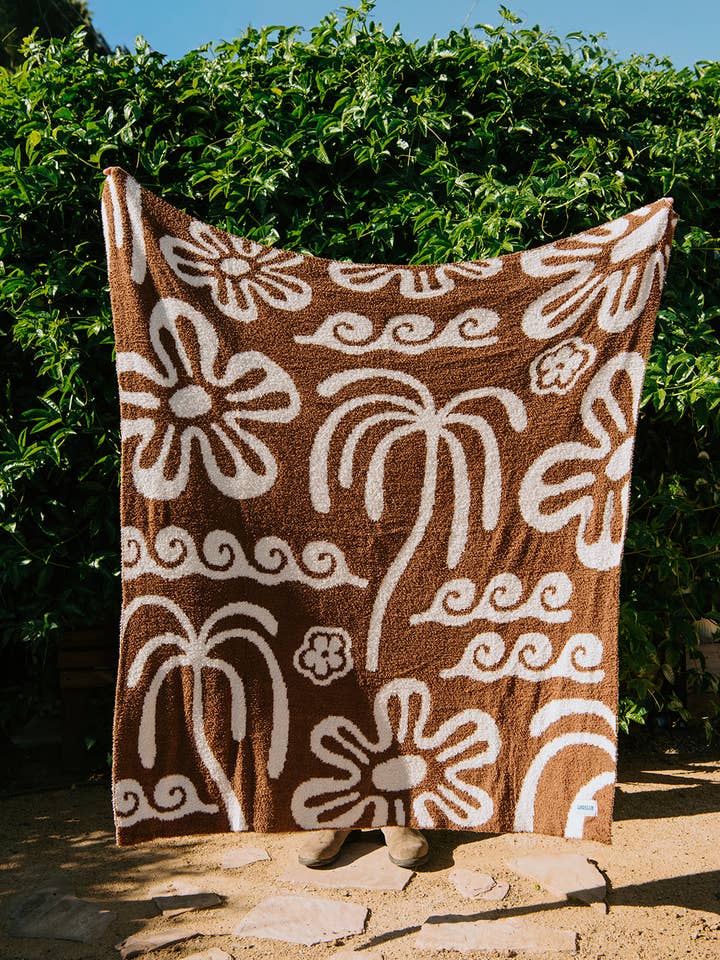 Hanalei Plush Throw - Mocha & Cream for wholesale by Sundream