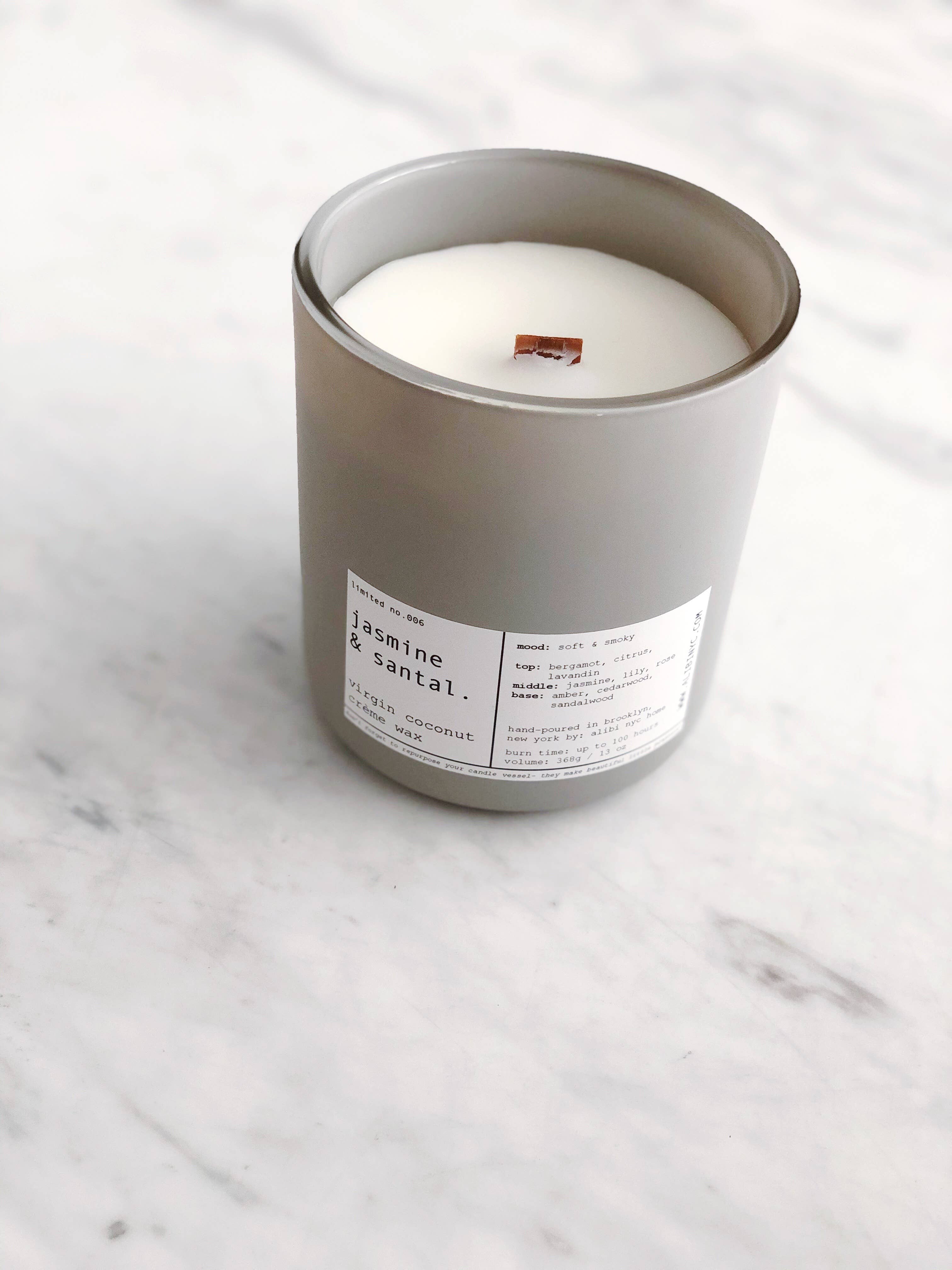 ALIBI NYC - Vente Bougie en bocal - JASMIN + SANTAL | CRÈME DE NOIX DE COCO VIERGE & MÈCHE EN BOIS BOUGIE5