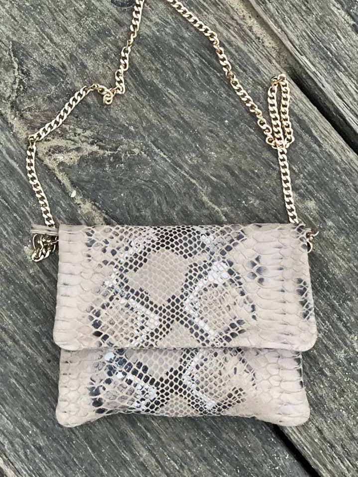 Sac à chaîne doré Hoss Embossed Print Naturals pour la vente par HOSS