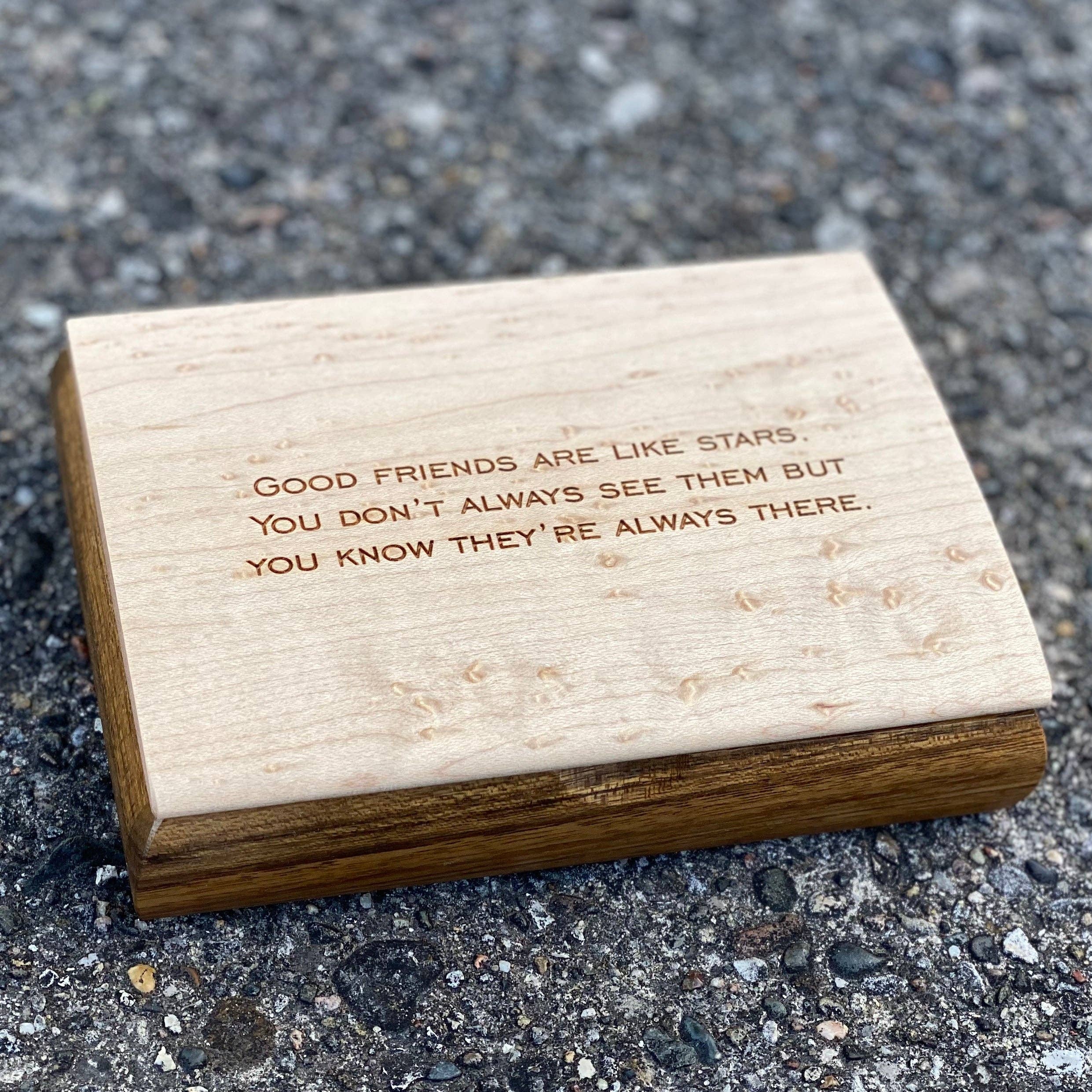 Mikutowski Woodworking - Vente Boîte/rangement à bijoux - Boîte Tranquility en bois gravée avec citations les plus vendues26