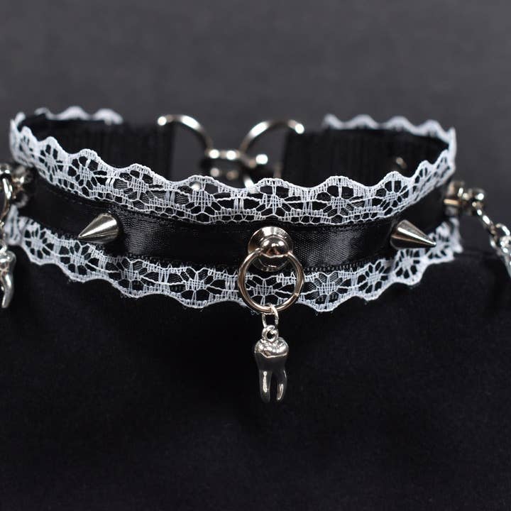 Girocollo Wisdom Tooth per la vendita all'ingrosso da parte di Naughty Pawsies