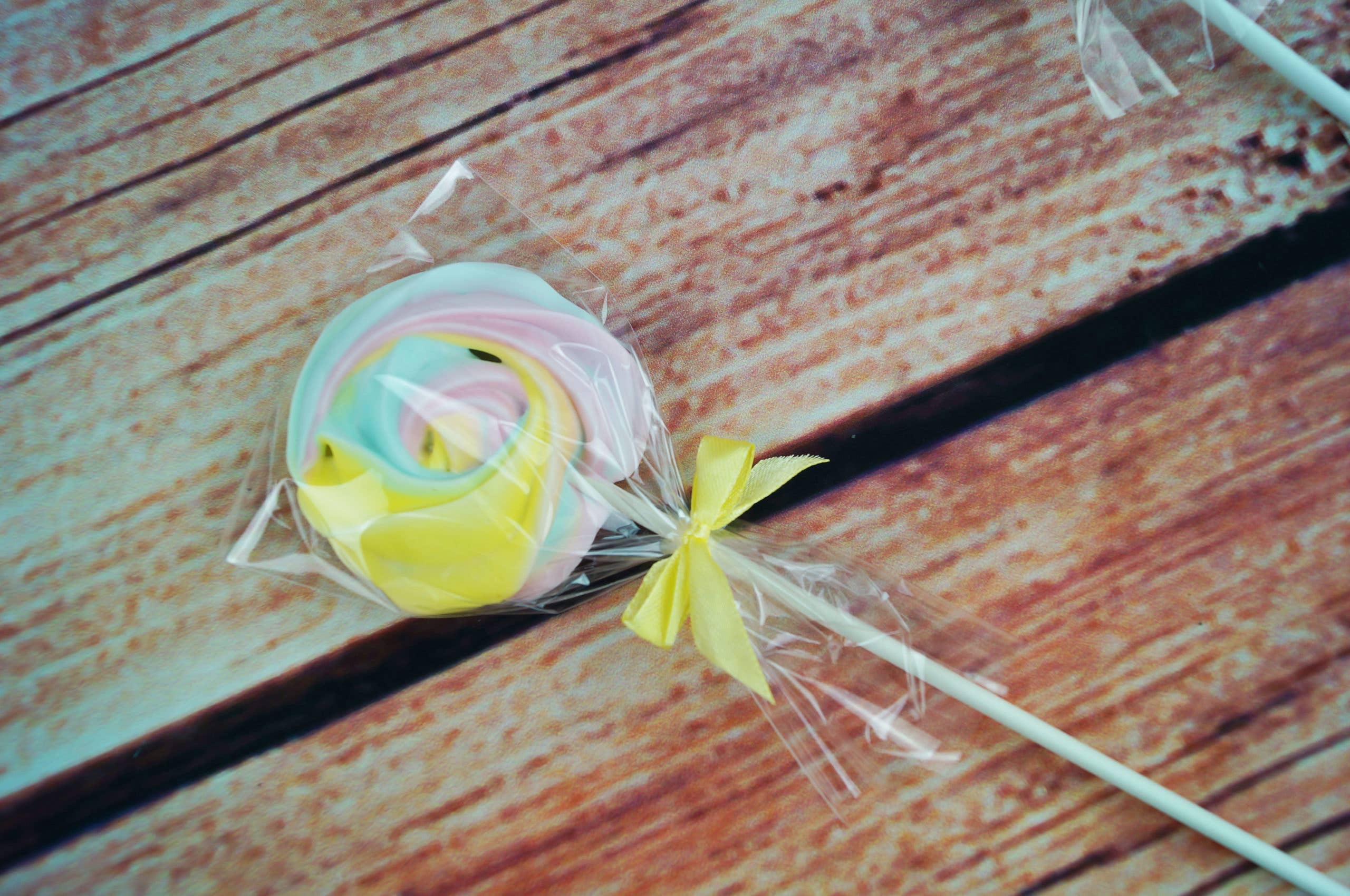 Ma Meringue - Wholesale Lollipop - Multicolor Meringue Pops 🍭 🌈6