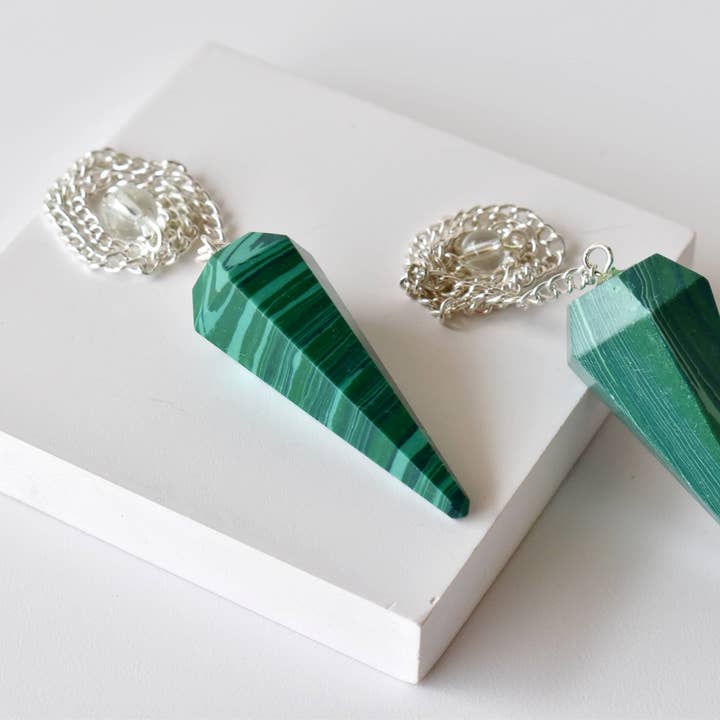 Soothing Crystals - Vendita all'ingrosso Pietra/cristallo spirituale - Lotto di 20 pezzi | Malachite sintetica | Pendolo di cristallo sfaccettato3