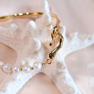 Brazalete Armonía Dorada Perlas & Chapado en Oro para venta al por mayor de Pompon La Tulipe