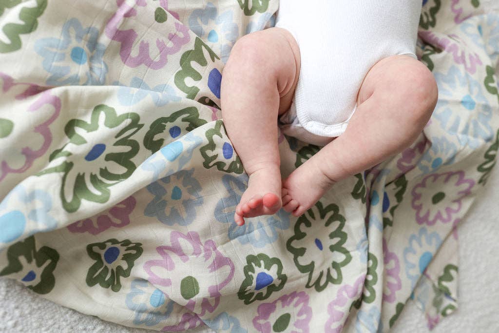 Tilda & Moo - Wholesale Swaddle - Baby - Big Flower Heart | Swaddle1