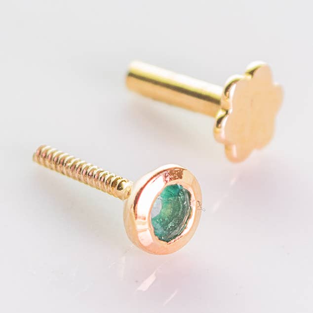 0.05 CT Emerald Stud in 18 CT Yellow Gold, Round Shape for wholesale by Vayo Pearls