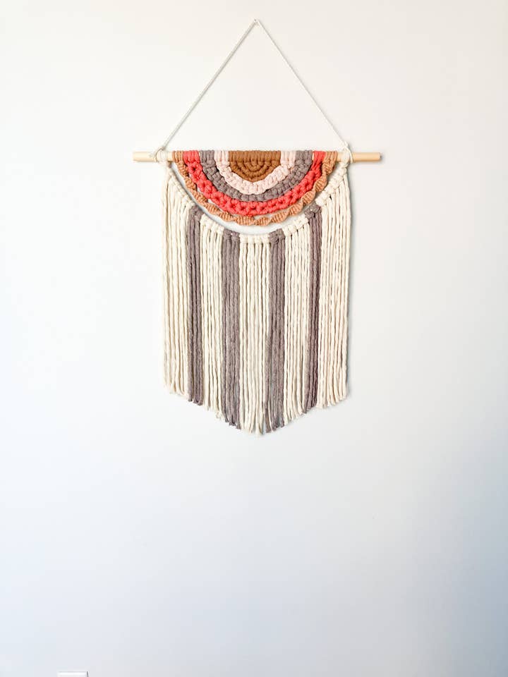 Halbkreisförmiger Wandbehang aus Makramee für den Großhandel von Boho Sanctuary