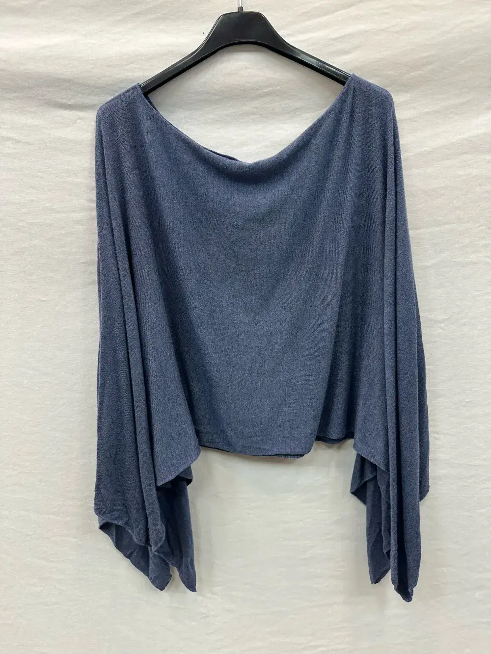 Mimi & Gogo - Wholesale Poncho - Women's - Fine Knit Poncho with Side Slit1