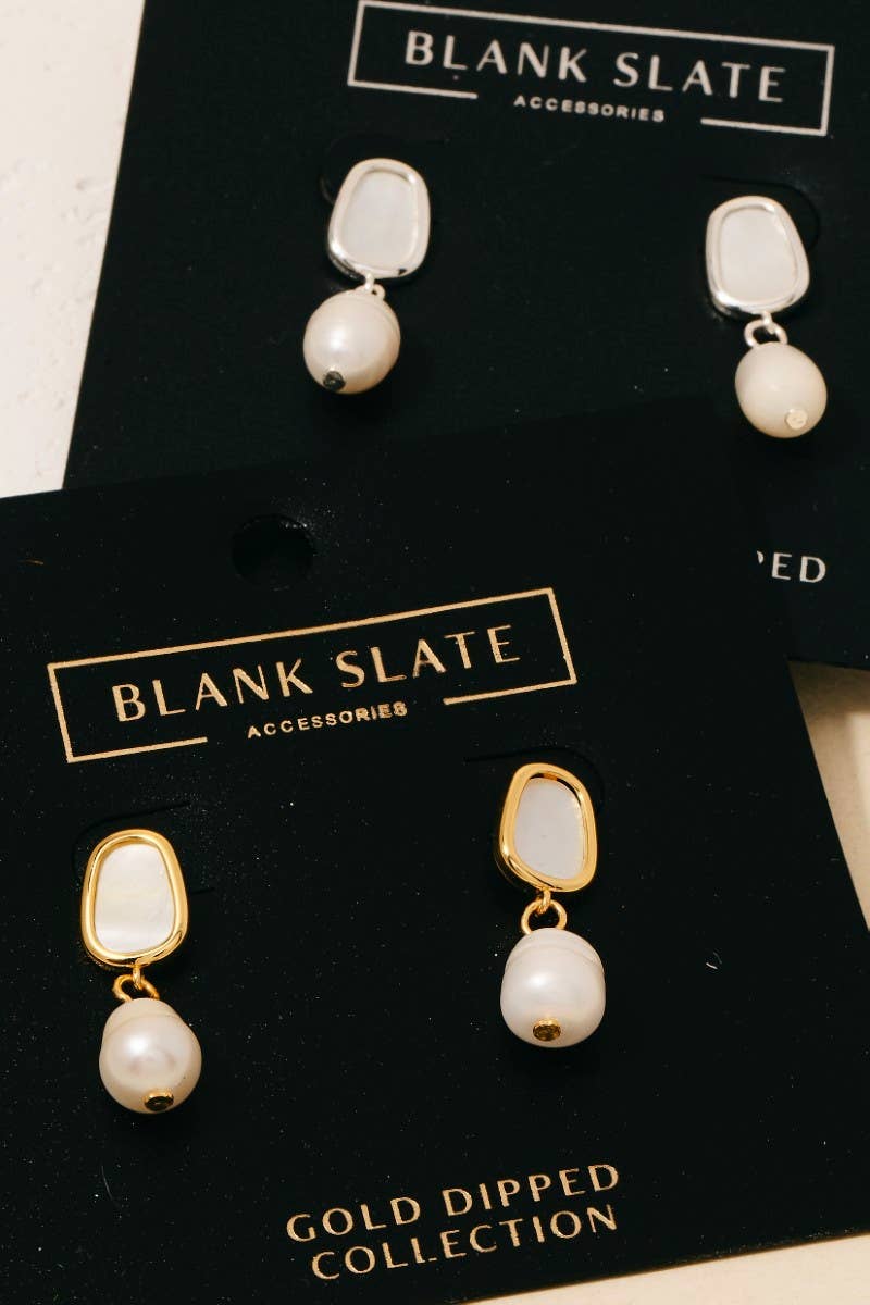 Fame Accessories - Vente Boucles d'oreilles pendantes - Boucles d'oreilles pendantes en perles d'eau trempées dans l'or3