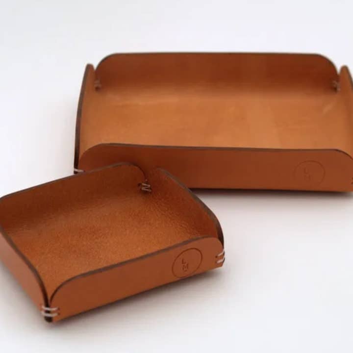 Small large leather tray for wholesale by Huit