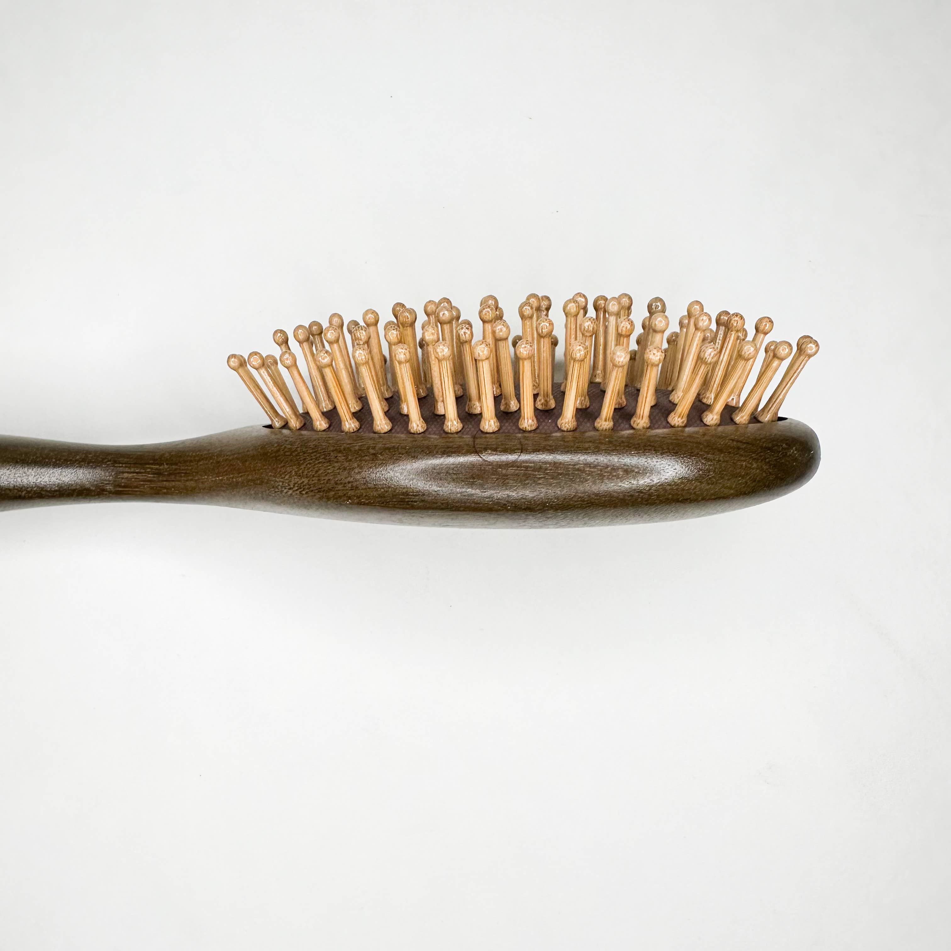 Smile Boutiques - Vente Peigne/brosse à cheveux - Brosse à cheveux naturelle en bois de santal avec poils en bambou9