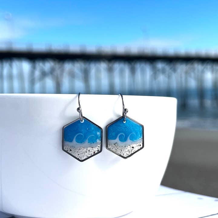 Sandy Beaches Shop – Großhandel Ohrhänger – Benutzerdefinierte Sand Sechseck Welle baumeln Ohrringe | Strandsand4