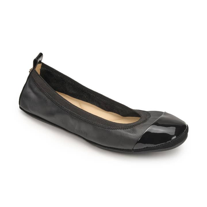 Samantha - Ballet Flat de piel negra y charol para venta al por mayor de Yosi Samra