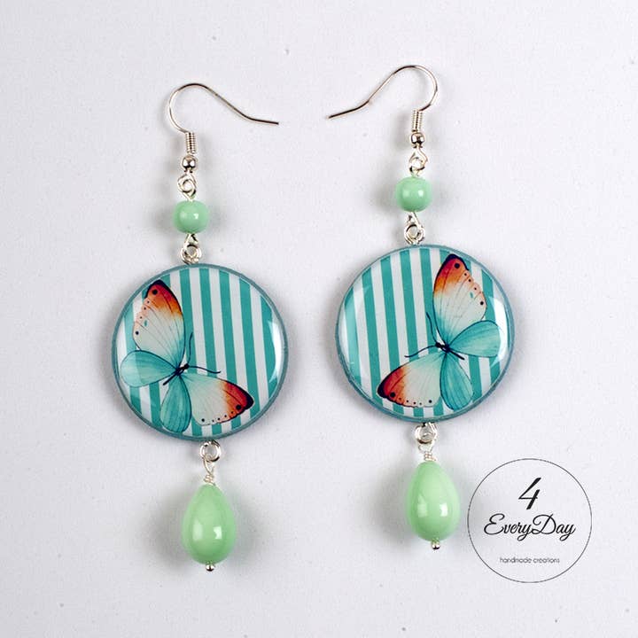 Boucles d'oreilles : Papillon sur rayures bleues pour la vente par 4everyday Handmade