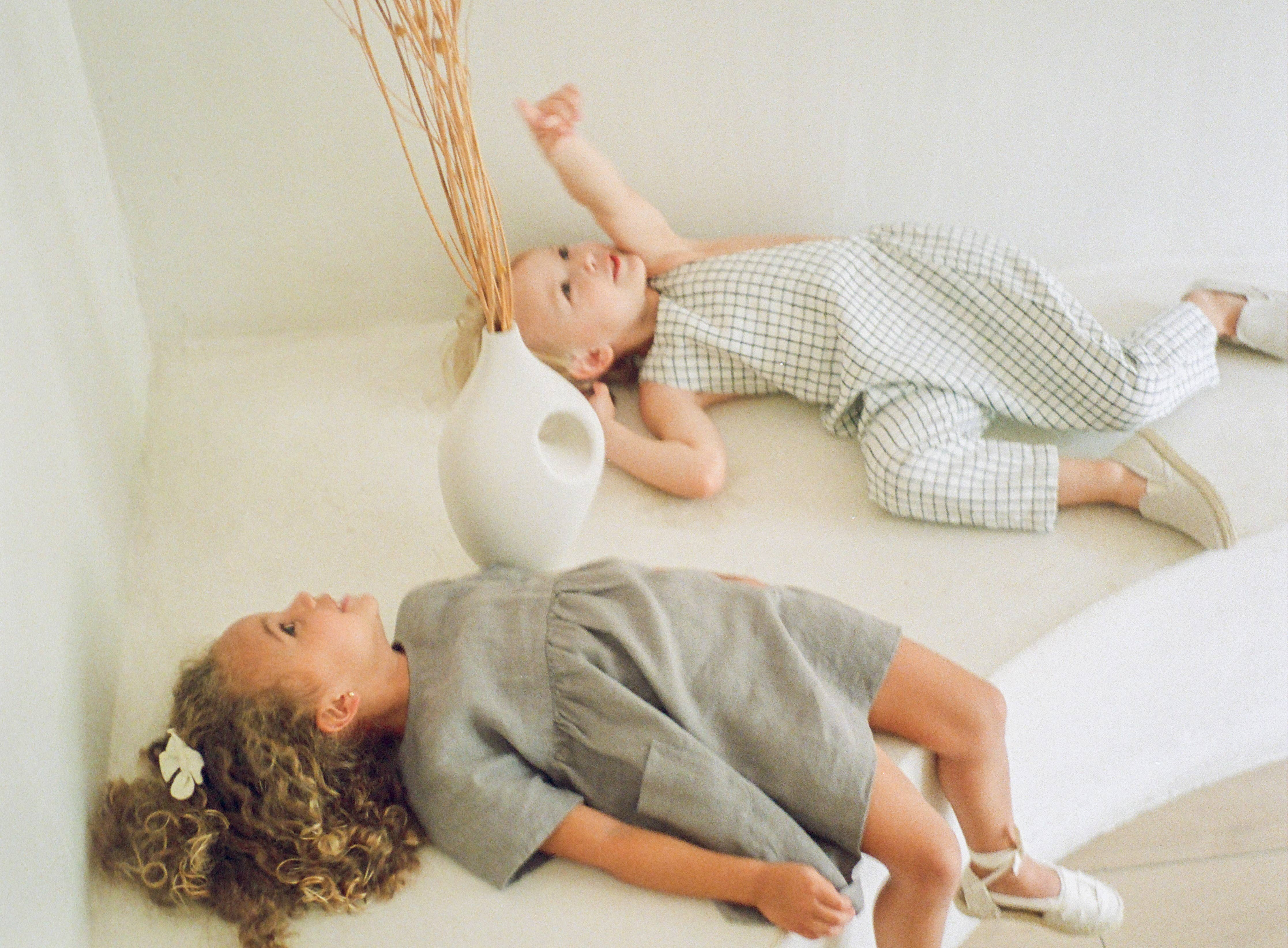 lekokko – wholesale Klänning – Barn – Luna linneklänning i grått Tillverkad i Litauen 7