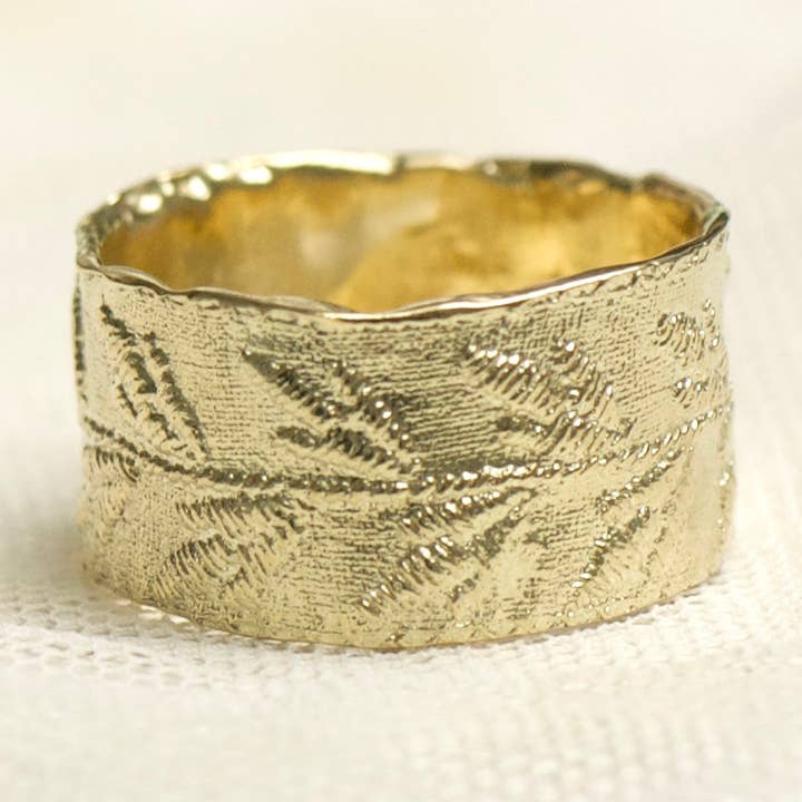 Bague en or faite à la main - Motif Dentelle pour la vente par Hester Zagt Sieraden