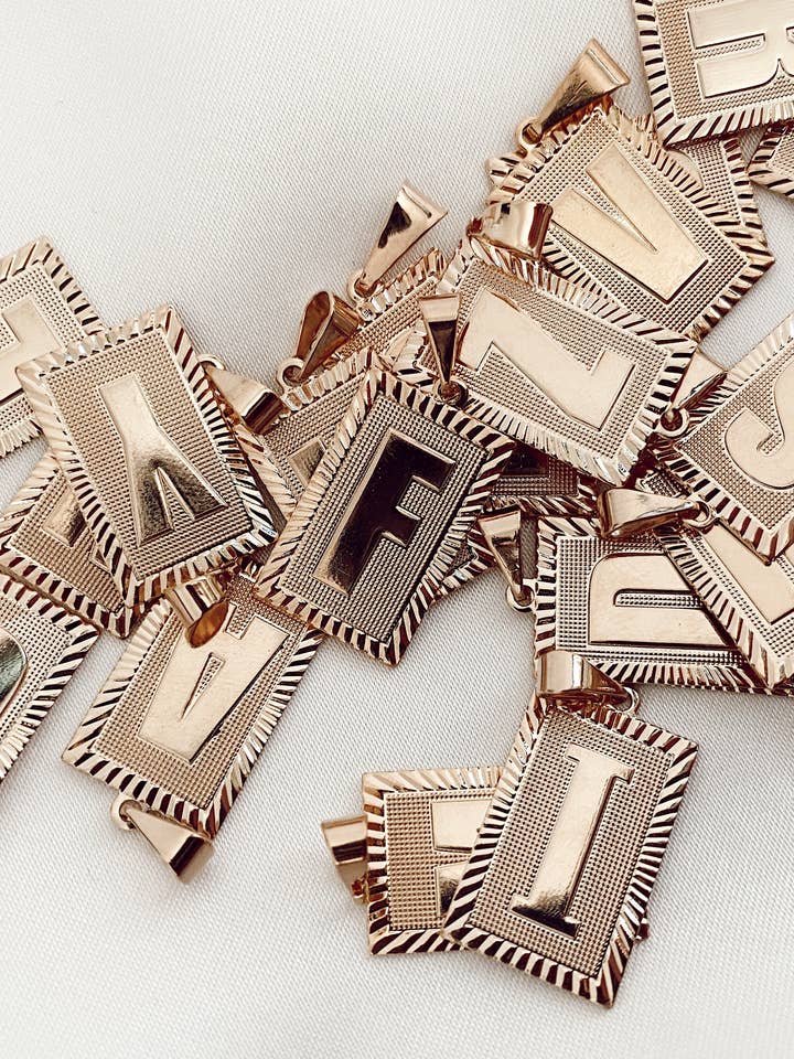 BRELOQUE LETTRE pour la vente par Lauren