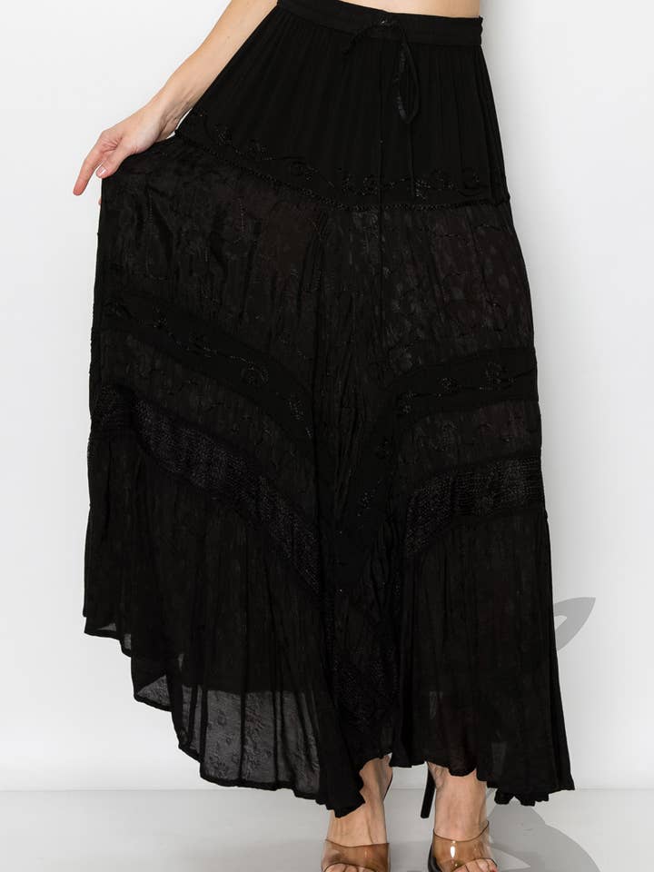 JUST CRUISING - India Casual Designs – Engroshandel Nederdel - Dame – Håndlavet maxinederdel med indviklede broderidetaljer1