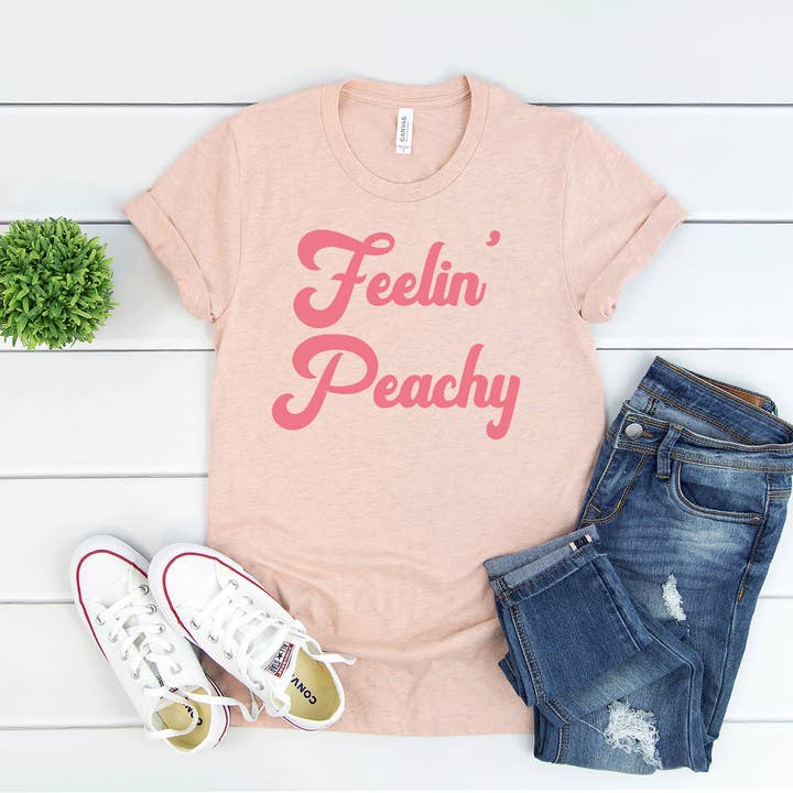 Camicia Feelin' Peachy per la vendita all'ingrosso da parte di Woobie Beans Jewelry, Gifts & Apparel