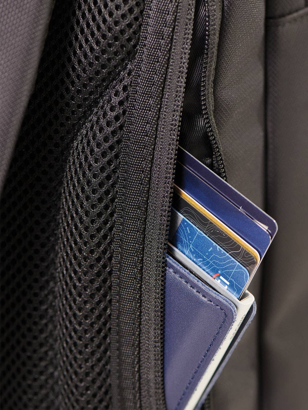 Svart EZRI Elite för wholesale på Faire9