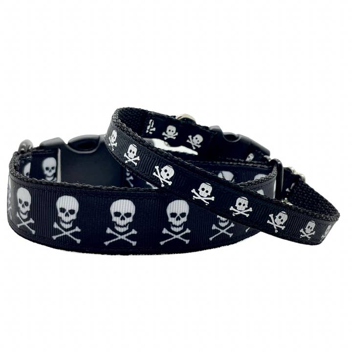 Collar de perro pirata con calaveras y tibias cruzadas - Halloween para venta al por mayor de Woofingtons & Company