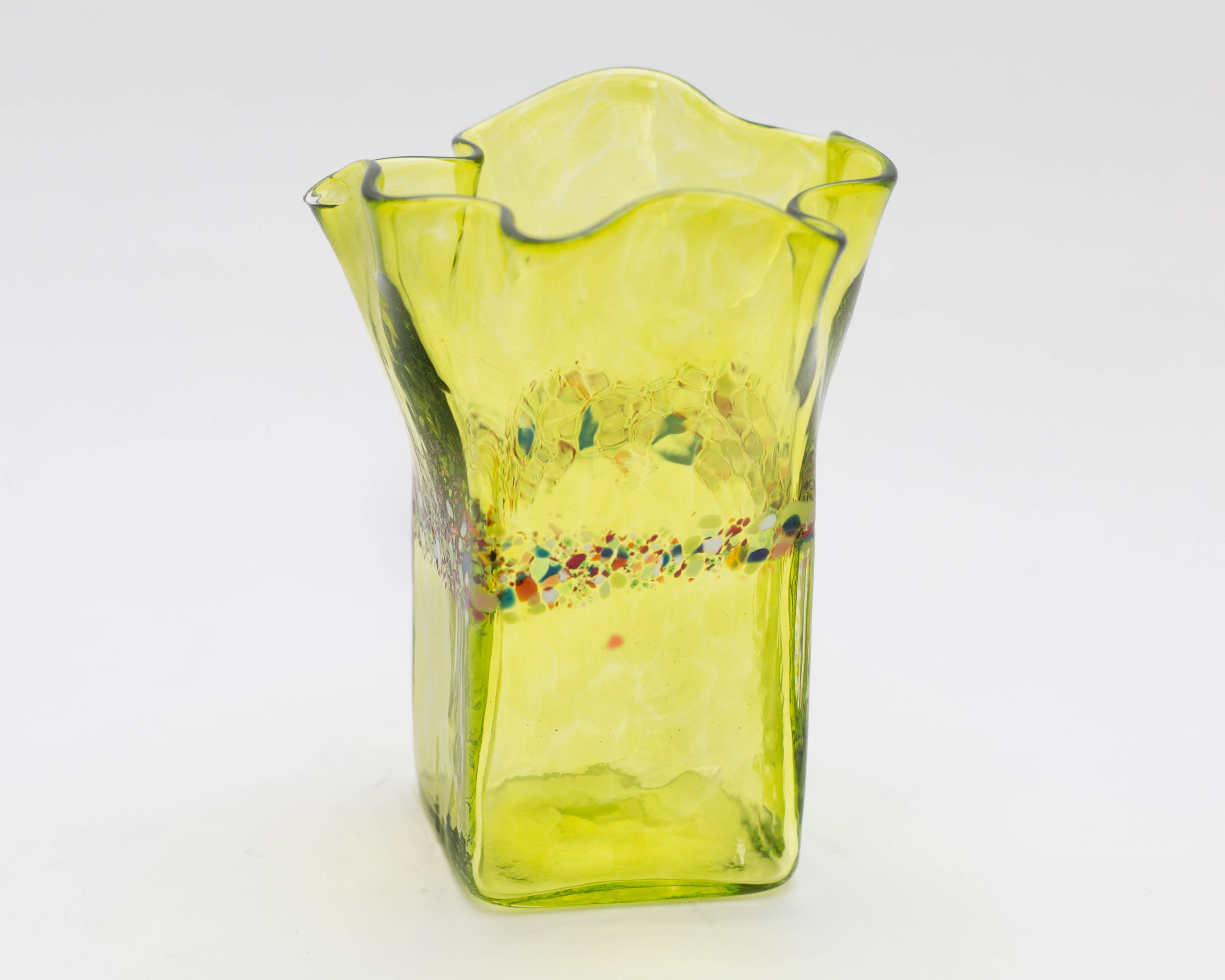 Slow Burn Glass Studio LLC – Großhandel Vasen – Vase aus handgeblasenem Glas mit Rüschen5