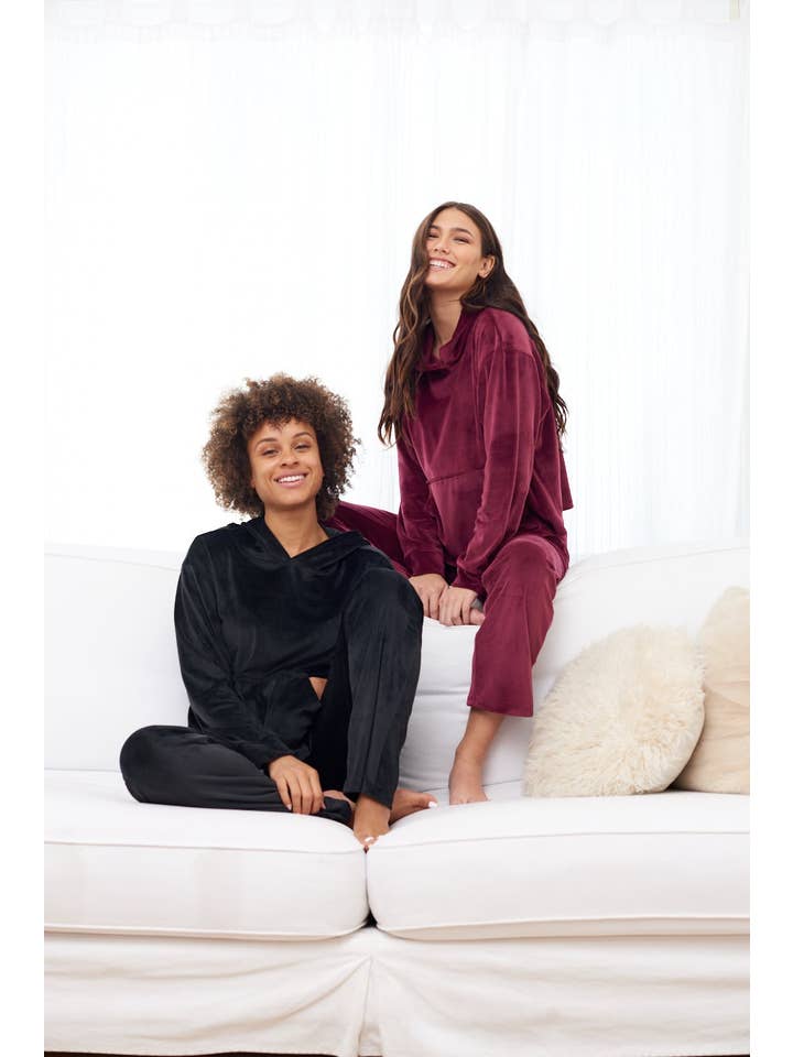 Empowear LLC – Engroshandel Loungesæt - Dame – Elsker Casual Så Blød Velour Hoodie og SweatPant 2-pc Sæt