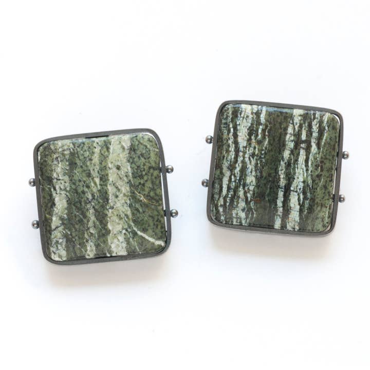 JZ01E - Boucles d'oreilles à clip en forme de serpent en forme de zèbre pour la vente par ASHKA DYMEL Studio