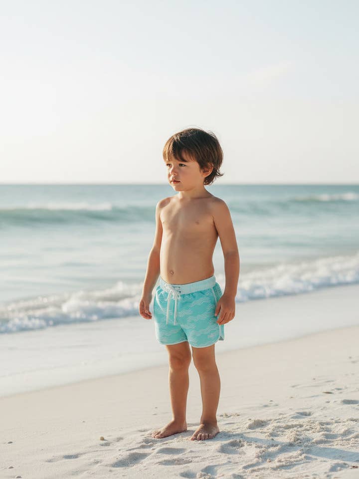 Shorts de surf (vagues aqua) pour la vente par Indie Blue