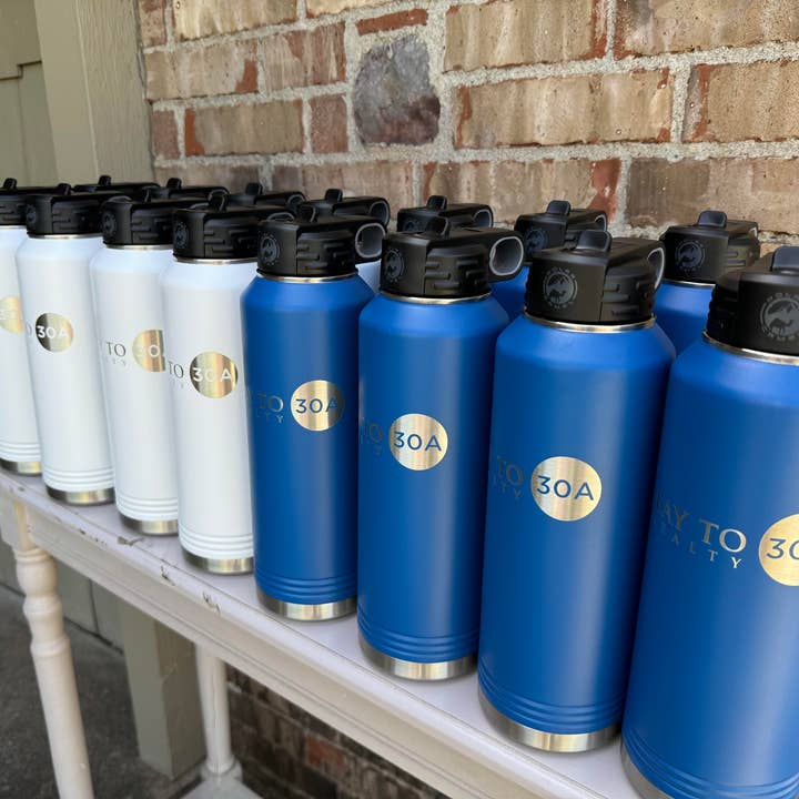 Gobelet et bouteille d'eau avec logo Real Estate pour la vente par GRS Creations