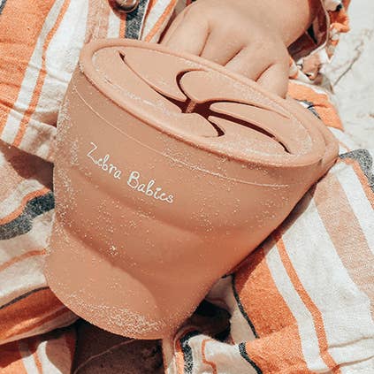 Siliconen Snackbeker - Inklapbaar met Deksel voor wholesale door Zebra Babies