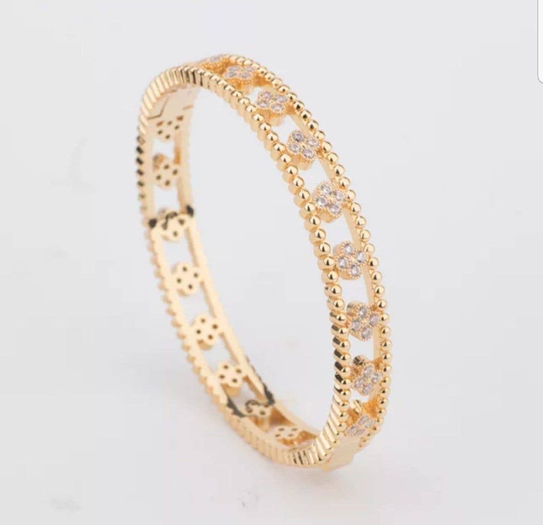 Diamond Veneer Travel Jewelry – wholesale Bangle bracelet – Clover stations Zirconite Cubic Zirconia Bangle Bracelet3