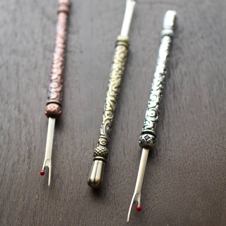 NNK Press - Wholesale Embroidery/Cross Stitch Supplies - Metal Engraved Seam Rippers (Set of 10)4