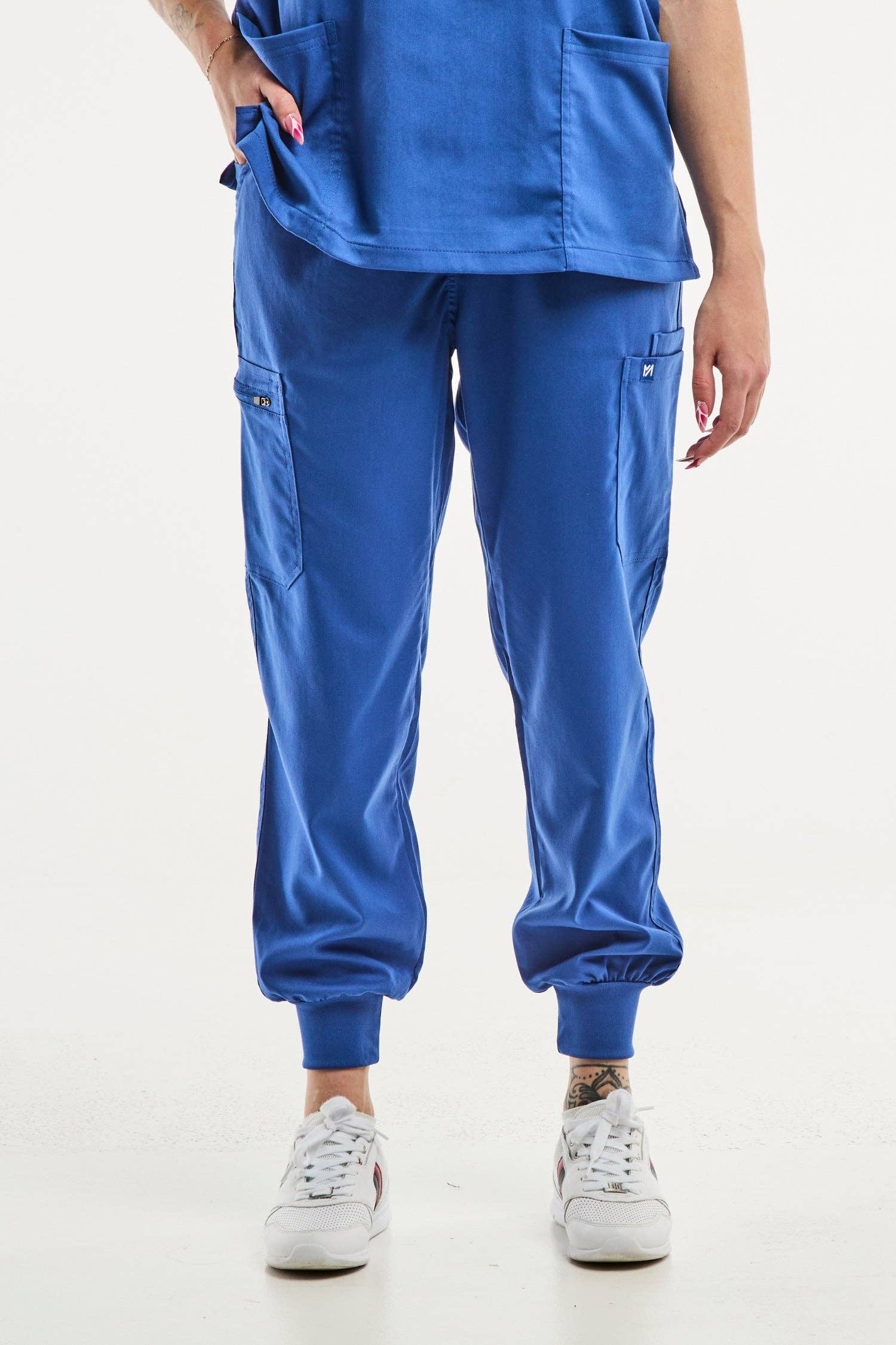 AELIN - Wholesale Healthcare Uniform - Women's - EMMA Jogger - Tenue médicale - Femme - Bleu roi5